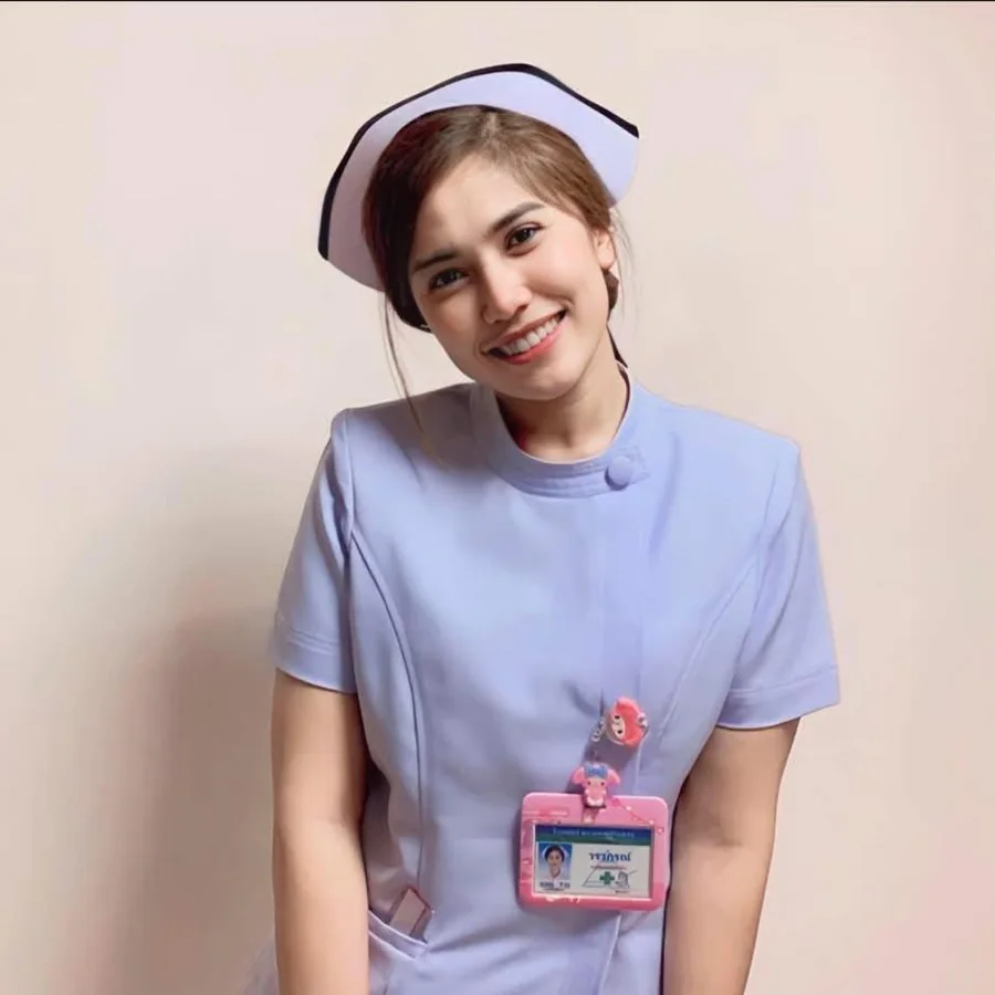 สาว วราภรณ์ ในชุดพยาบาล